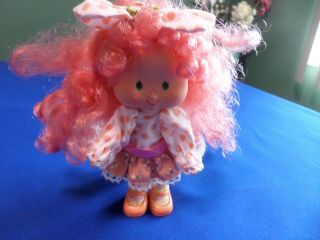 Vintage Strawberry Shortcake Berrykin Peach Doll