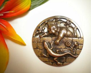 Lg Antique Brass Cat Plays With Lizard On Wall Open Work Metal Picture Button