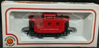 Bachmann Ho: Central Pacific R.  R.  Old West Caboose Vintage,  Red,  Bobber