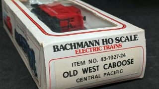 Bachmann HO: CENTRAL PACIFIC R.  R.  Old WEST CABOOSE VINTAGE,  Red,  BOBBER 3