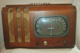 Vintage Antique 1937 Howard Wood Tube Radio Model 368