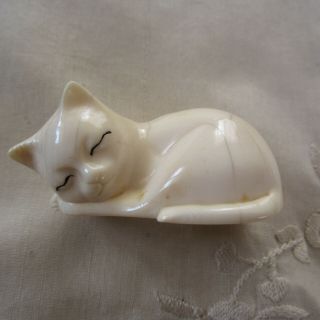 Antique Japanese Netsuke,  Sleeping Cat,  Signed