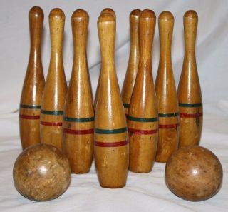 Antique Toy Ten Pin Wooden Bowling Set With Red & Green Paint