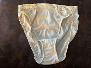 Vintage White Olga Nylon Panties With Lace Insets Sz 8 Soft And