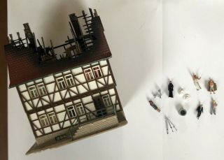 Preiser Noch Hornby Faller? Ho Oo Gauge House On Fire With Some Figures
