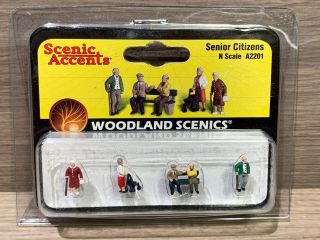 N Scale Woodland Scenics Senior Citizens A2201 Men Sitting On A Bench Old Ladies