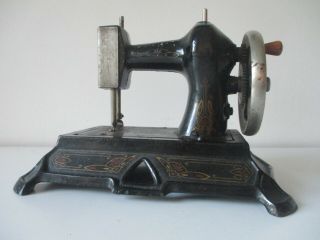 Antique Cast Iron Muller No.  19 Toy Sewing Machine