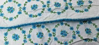 Vintage Embroidered Pillowcases Blue Daisy Floral Wreaths Lace Crochet Trim Euc
