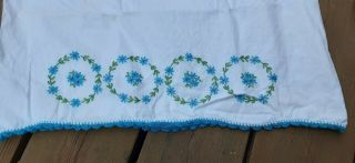 Vintage Embroidered Pillowcases Blue daisy floral wreaths lace Crochet Trim EUC 3