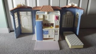 Vintage Mattel Barbie 1998 Fold Out Family Cottage Blue House Turning Rooms 2