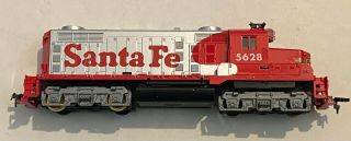 Tyco Train Ho Scale Santa Fe Diesel Locomotive 5628
