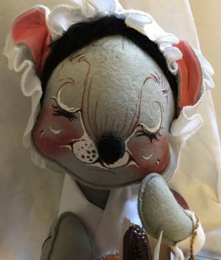Annalee Mobilitee Antique Pilgrim Doll Thanksgiving Mrs.  Mouse 13” Fall - 1964 2