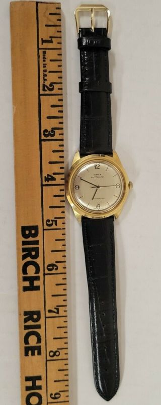 Vintage Mens Timex Automatic Gold Tone Watch.  Runs 3