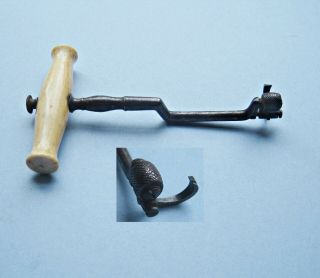 Early 19th - Century Tooth Key With Dog - Leg Shank