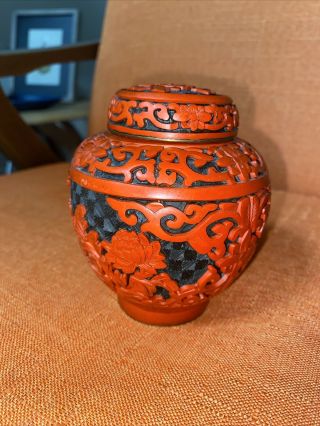 Vintage Chinese Carved Red Jar/urn Lacquerware Cinnabar Enamel Blue 4.  5” Tall