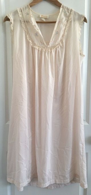Vintage Barbizon Nightgown Gown Light Blush Pink Lace Embroidered Eyelet M
