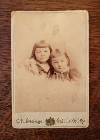Antique 1889 Sepia Photo Anna & Edith Grant By C.  R.  Savage Slc Old Cabinet Card