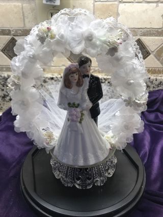 Vtg Wedding Cake Topper Pedestal Auburn Haired Bride Black Haired Groom Sweet