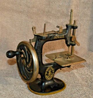 Antique Singer Childs Toy Hand Crank Sewing Machine No.  20