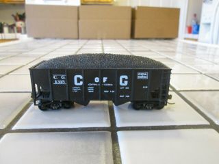 Vintage Central Of Georgia Hopper Car Ho Scale / With Load & Spring Trucks ////