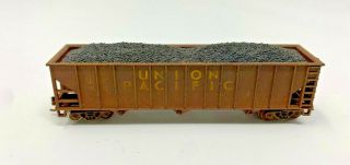 Atlas 3263 N Scale Weathered Union Pacific 90 - Ton Open Hopper 18137 W/load A