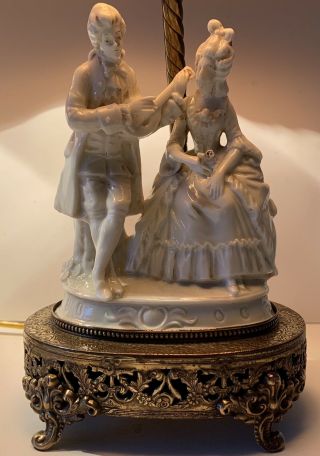 ANTIQUE DRESDEN PORCELAIN COURTING COUPLE FIGURAL LAMP - ORG.  SHADES - FILIGREE BRASS 3