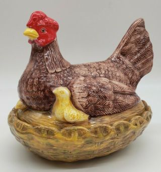 Antique Staffordshire Hen On Nest With Chicks.  ☆☆☆☆