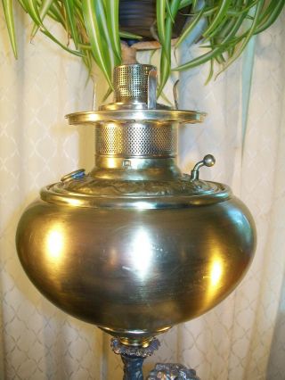 ANTIQUE  CHERUB  BANQUET - PARLOR OIL LAMP 2