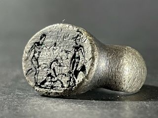 Ancient Roman Solid Silver Ring Depicting Battle Scene With Horse - Circa 200 Ad