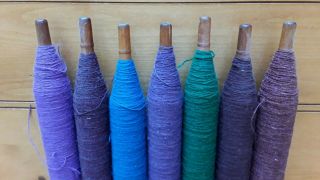 Vintage Antique 7 Wood Spindles with Wool Thread (Spool Bobbin) Set C 3
