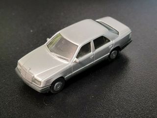 Herpa Mercedes - Benz 300 E (Silver) - 1:87 HO Scale 2