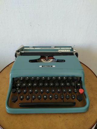 Olivetti Lettera 22 Vintage Antique Typewriter Made In Italy Marcello Nizzoli