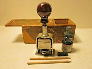 Antique 1905 The Bates Machine Co.  N.  Y.  Automatic Numbering Stamp Model No.  49 Box