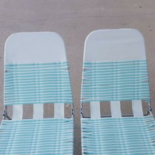 Vintage Folding Steel Lounge Lawn Beach Chair Vinyl PVC Tubing White Powder Blue 2