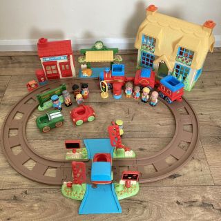 Early Learning Centre Happyland Train Track Set House Post Office Cars Figures
