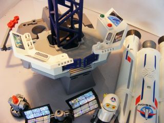 Playmobil Geo Mission Space Rocket With Launch Pad With Robot And Satellite
