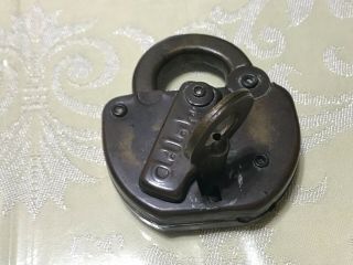 Brass Antique Round Shackle Lock - Key Hole Cover Has Adlake With Key