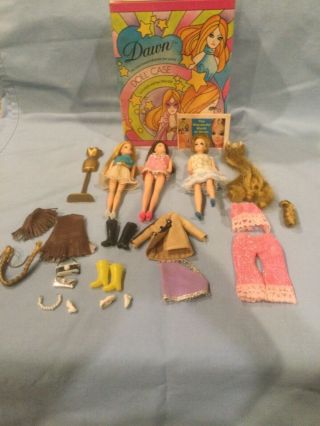 Vintage 1970’s Dawn And Friends Case 3 Dolls Cloths And Accessories