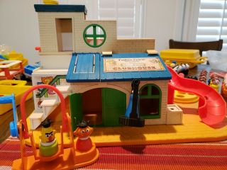 Fisher - Price Little People Vintage Sesame Street Clubhouse