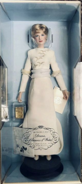 ✅franklin “princess Diana” Porcelain Portrait Queen Of Fashion Cream Gown