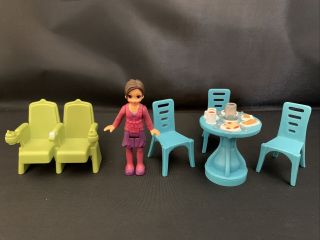 Fisher Price Sweet Streets City Dinner & Show Theater Seats Light Up Table Lady