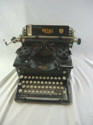 Antique Royal Typewriter With Bevelod Sides X1103086 Unsure Of Year