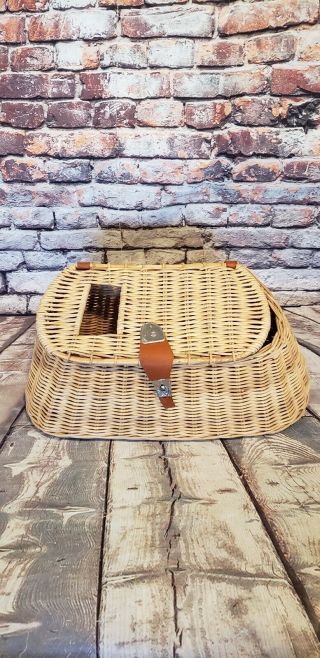 Vintage Wicker Hand Woven Fly Fishing Creel Basket.  Approx 16”x 7”x 6 ”