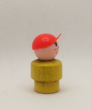 VINTAGE FISHER PRICE LITTLE PEOPLE RED HAT YELLOW BODY ANGRY MAD BUTCH BOY WOOD 2