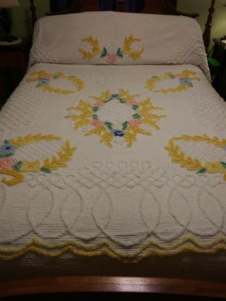 Vintage Full/queen Size Chenille Bedspread White With Flower Patterns.
