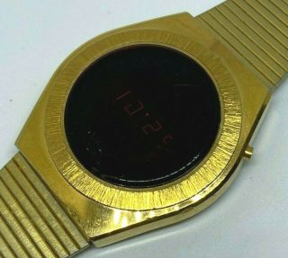 Collectible Vintage Timex Ssq Mens Gold Tone Red Led Digital Watch Hours Date