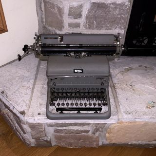 Antique Royal Kmm Magic Margin Touch Control Vintage Typewriter Black Glass Keys