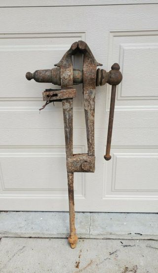 Antique Vtg Blacksmith 40 " Long Weighs 55 Pounds Post Leg Stump Vise W 5 " Jaws