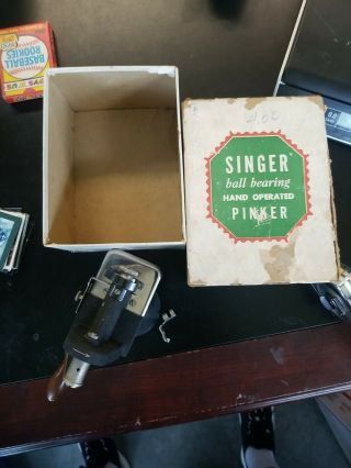 Vintage Antique Singer Hand Operated Pinker 121379 Pinking Machine Box
