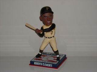 Roberto Clemente Pittsburgh Pirates Bobblehead Mlb Cooperstown Edition